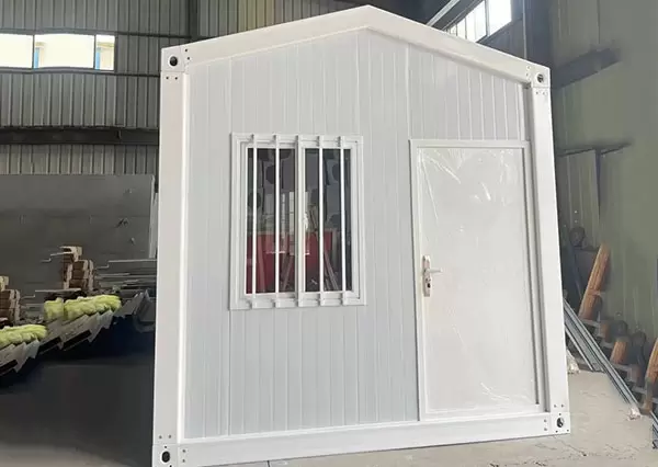 Casa cont&ecirc;iner de montagem r&aacute;pida com telhado em espinha